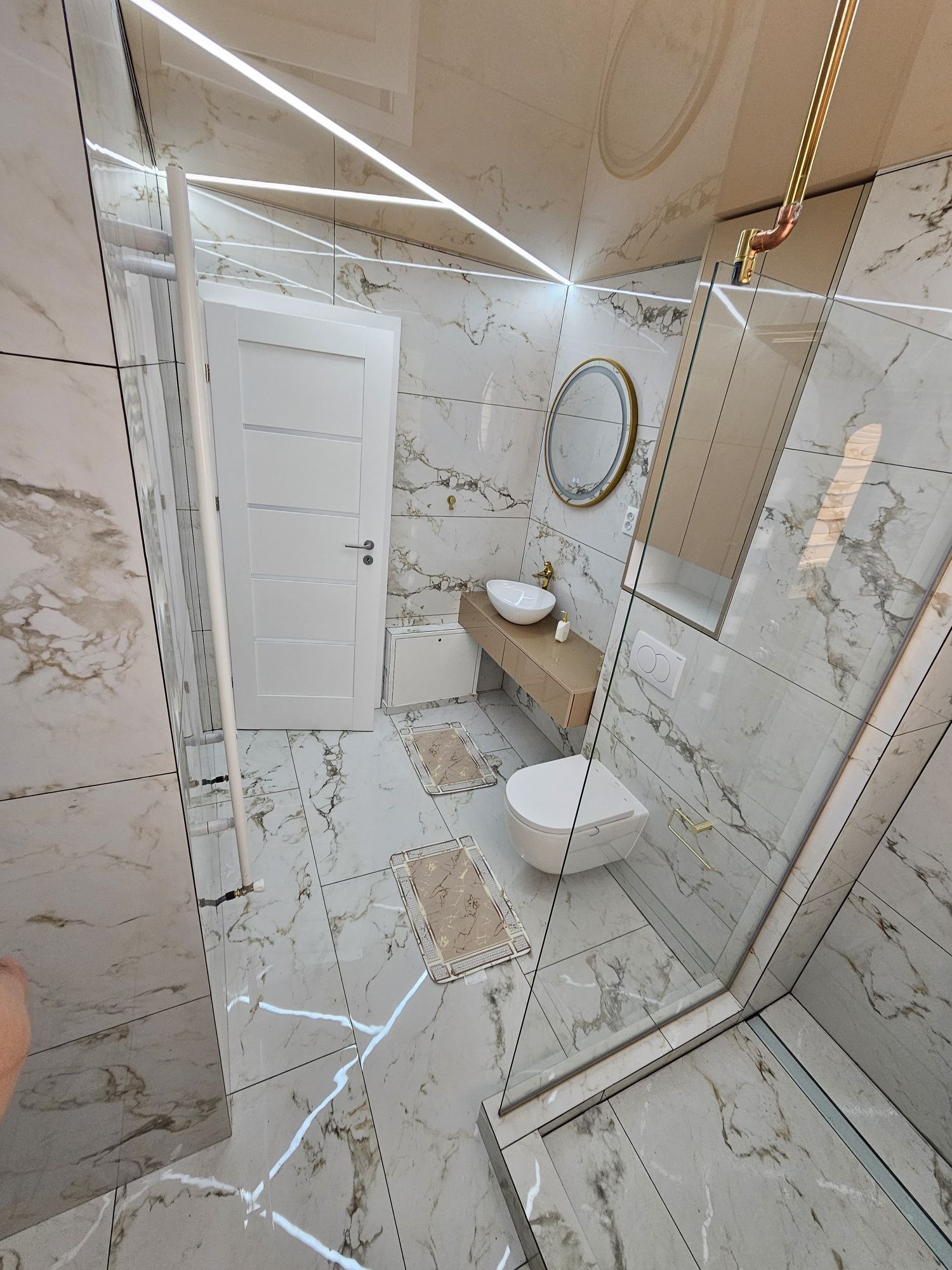 Închiriez apartament 2 camere cu 2 parcari