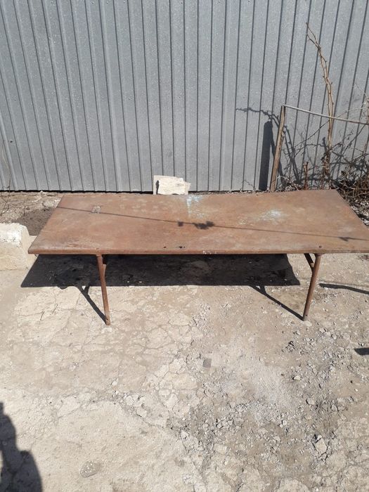 Продам металлический стол