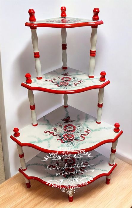 Etajera pe colt, cu patru polite