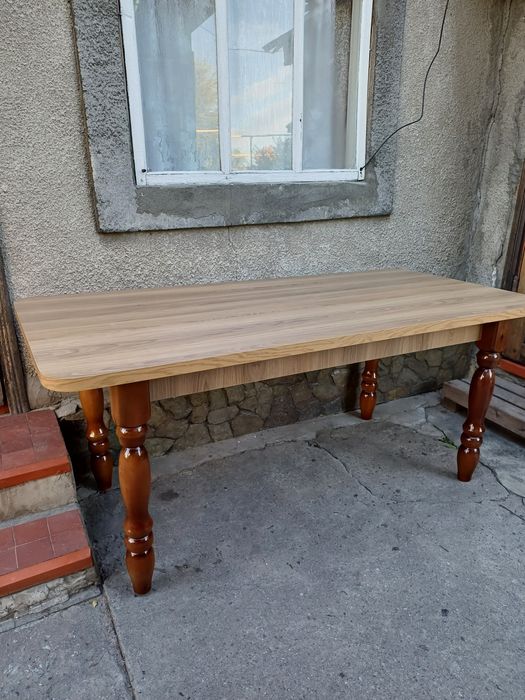 Продам стол кухонный.