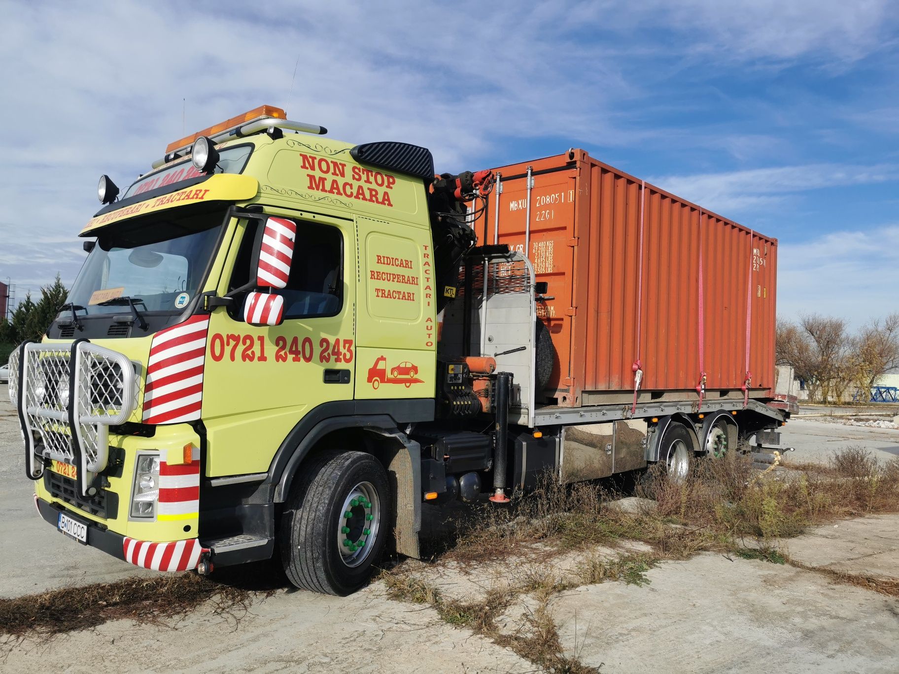 Transport utilaje container cu macara