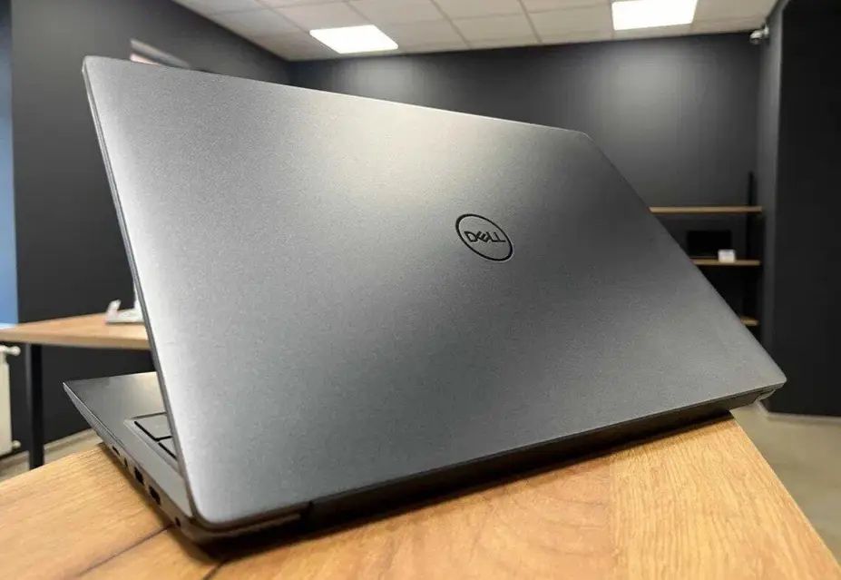 Ноутбук Dell Vostro P88F Intel Core i5-10510U, 512 SSD, 8 GB.