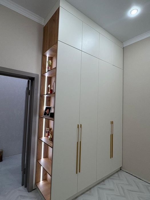 Продам Новый шкаф с подсветкой