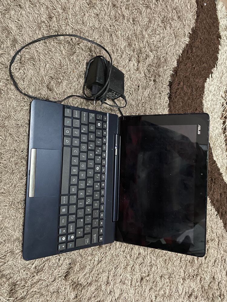 Tableta Asus 2 in 1
