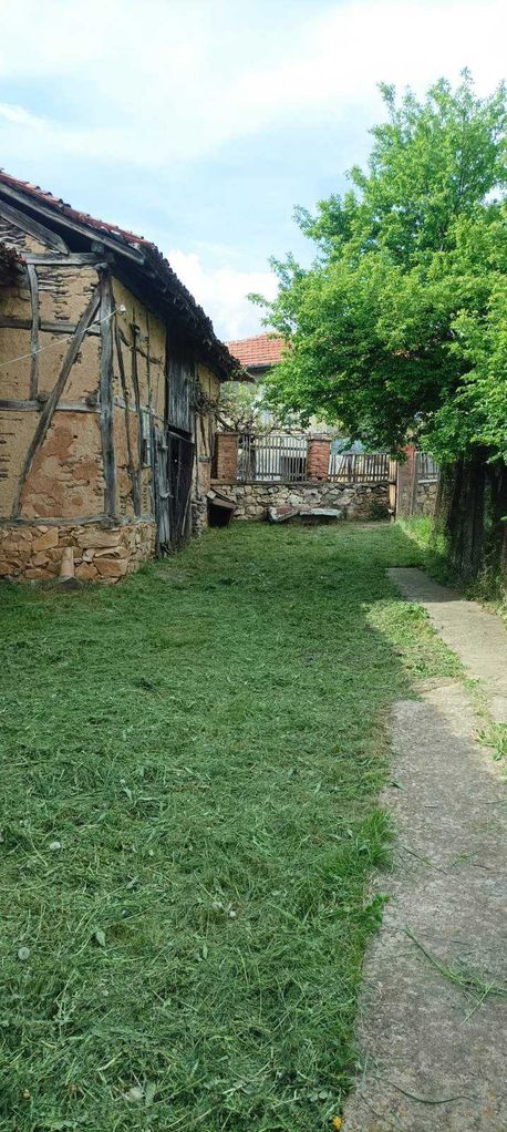Продава се Къща в с. Веринско, Област София-област - 1563 кв.м за 52 €/кв.м - Снимка #2