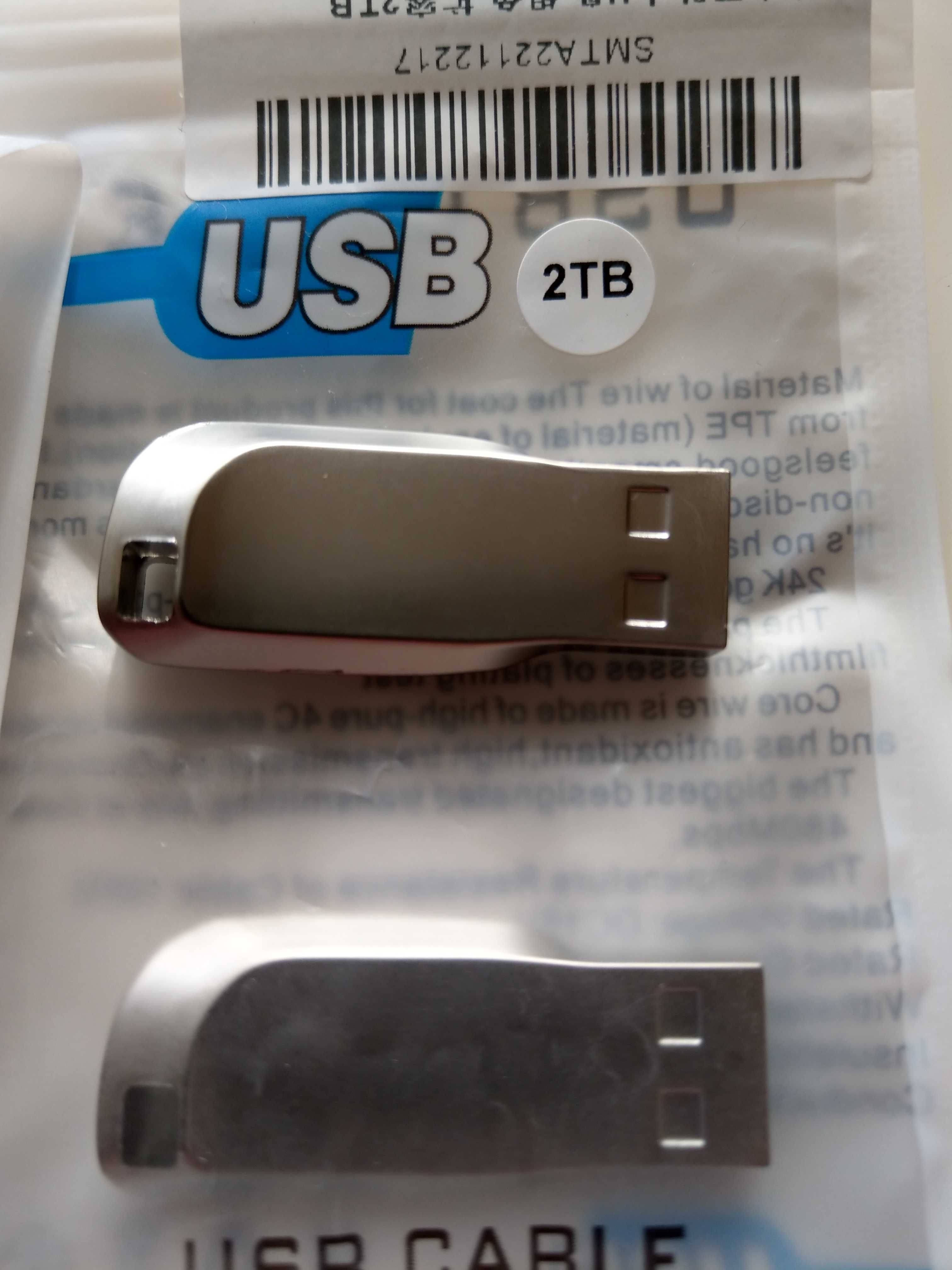 USB флаш памет 2 TB сребърен цвят. Висока скорост прехвърляне на данни