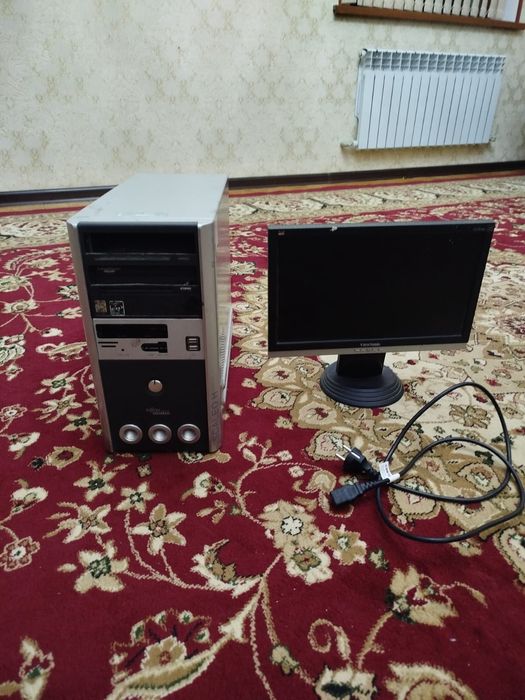 Компьютер вместе с манитором