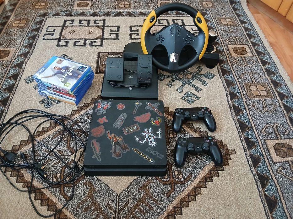 PS 4 slim 8 jocuri + volan