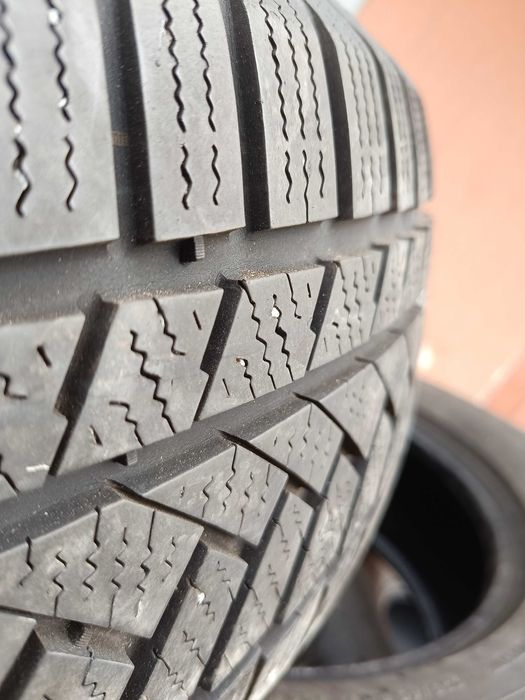 Зимни гуми 17 ' цола 235 / 65 R17 CONTINENTAL 4 БРОЯ