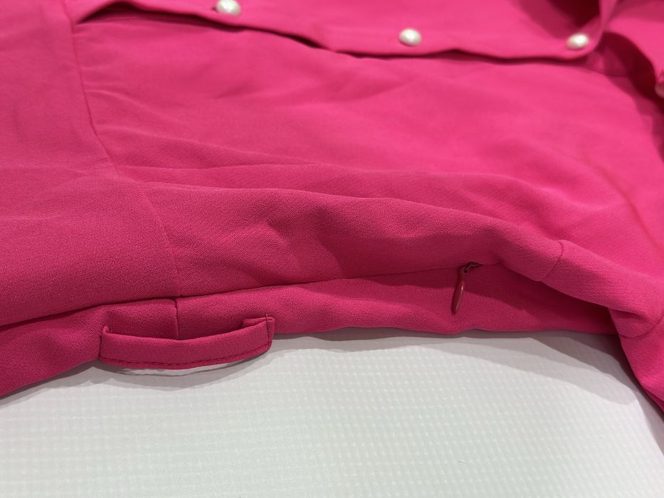 Розова рокля с коланче