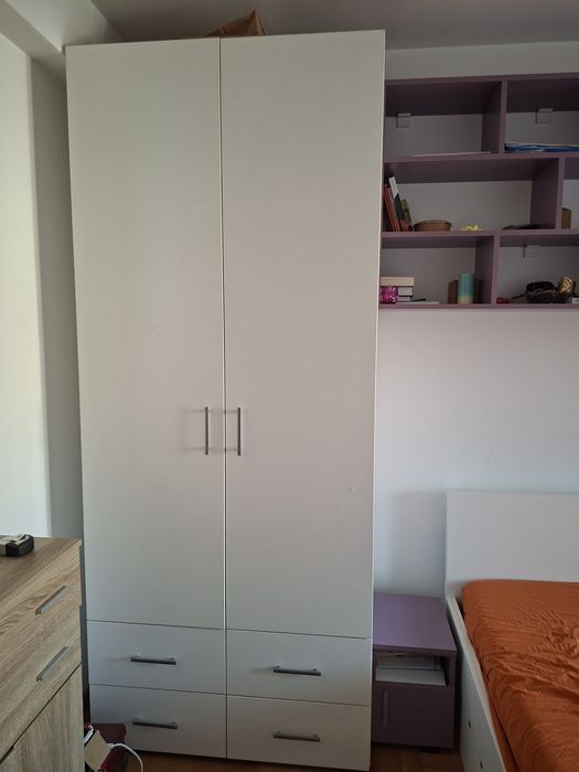 Mobila dormitor:pat, dulapuri noptiere