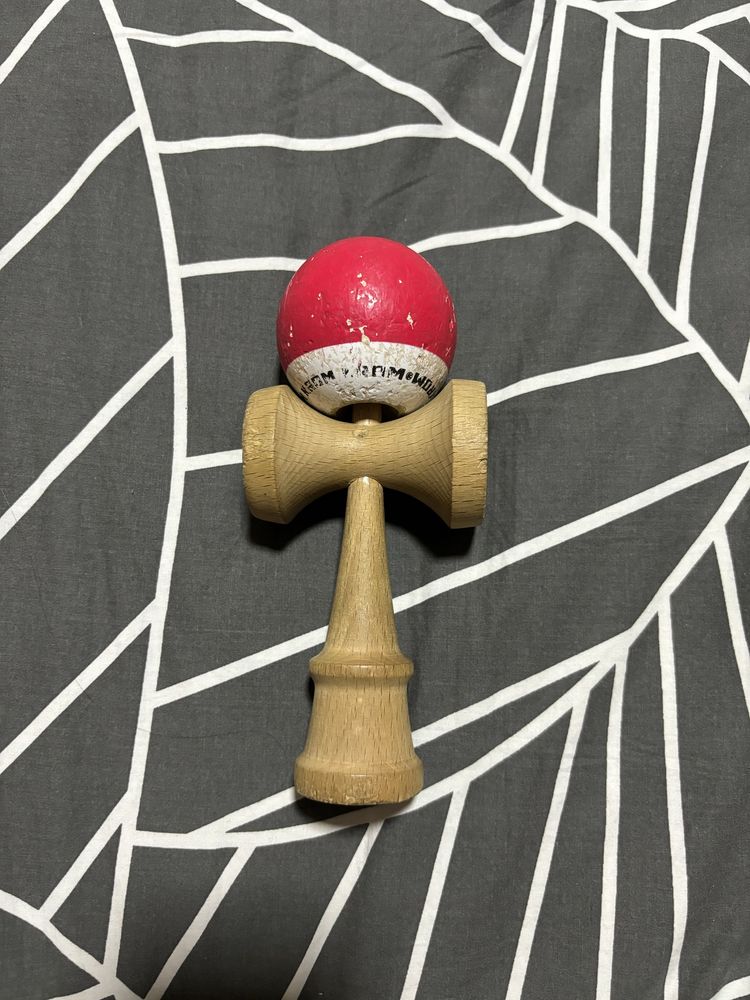 Kendama krom pop red