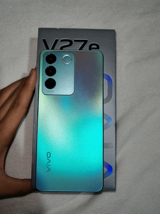 Продаётся телефон vivo v27e 256гб  vivo v27e telefon sotiladi 256 gb