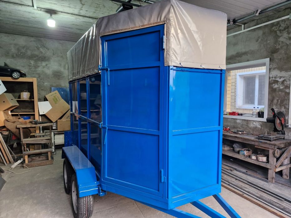 Продам прицеп коневозку новую