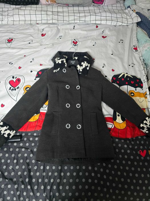 Vand palton cu gluga