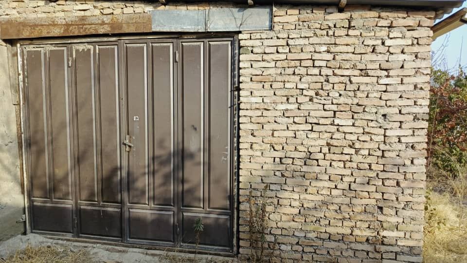 Uchastka sotiladi uglovoyda  7sutiq