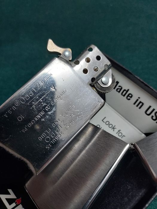 Bricheta Zippo slim originala an 2009