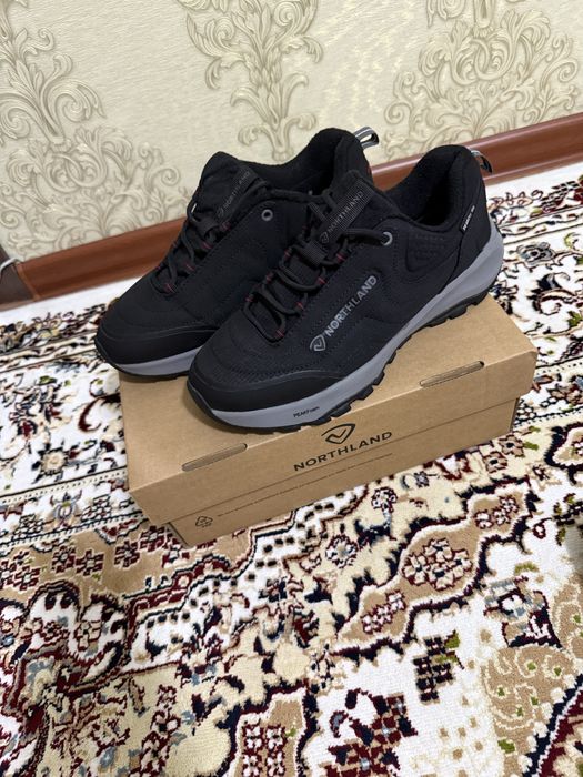 Кроссовки утепленные 41 рр