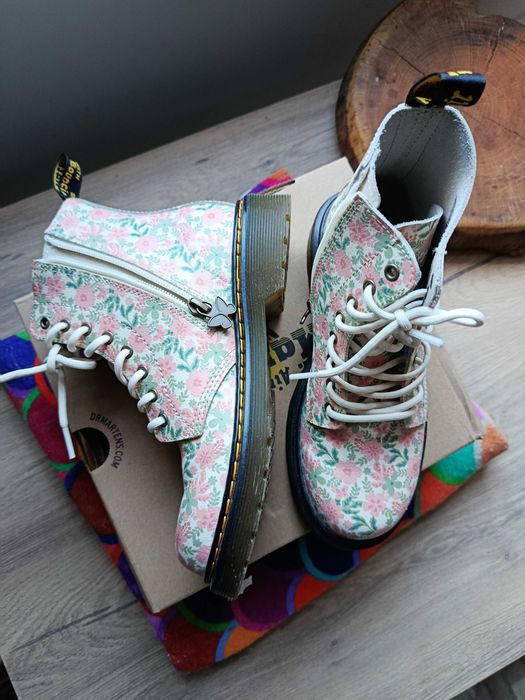 Д-р Мартенс, 34-ти номер, Боти