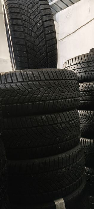 235/45/18 комплект 4 броя Goodyear топ състояние