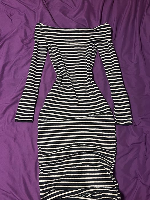 платье с открытыми плечами в пол