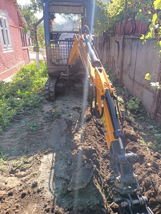 Escavator săpături fundați casă . canalizare.cablu elecric, gaze, apă