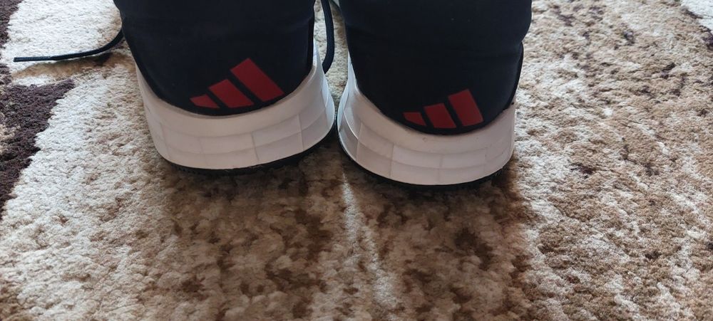 Vând adidas noi nr 41