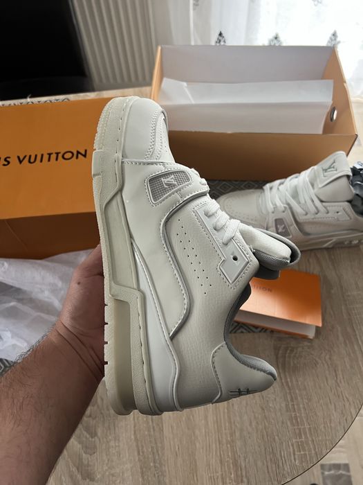 Adidasi Louis Vuitton