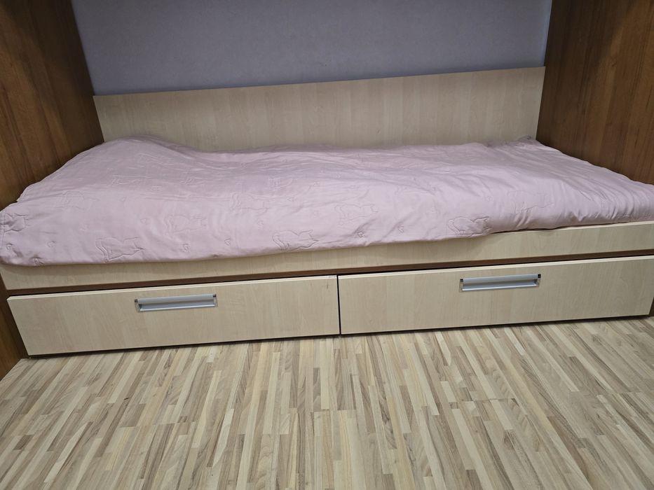 Двуетажно легло с матраци