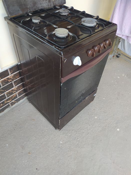 Газ плита сотилади срочно.