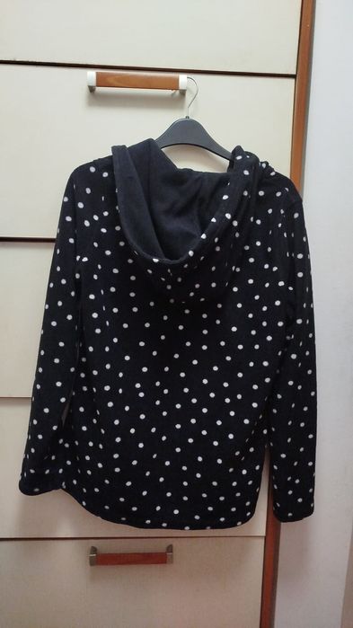 Vând bluză neagră cu buline albe