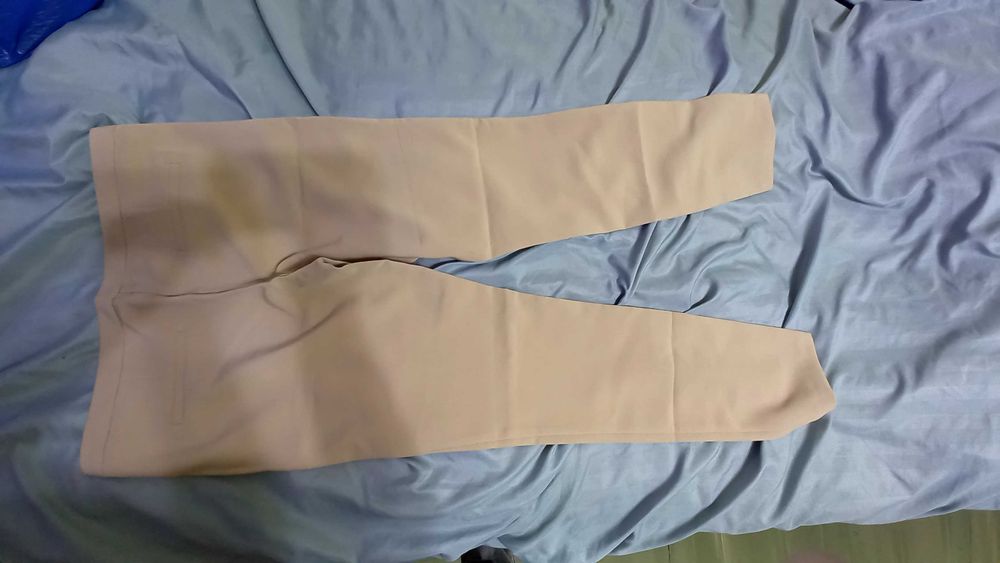 Pantaloni moderni de dama ,crem ,conici , mas. M 38-40