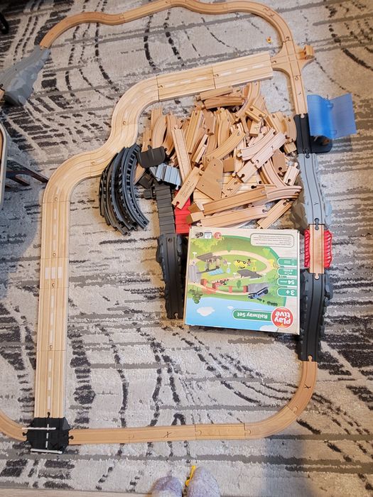 Gara sine tren extinsa.