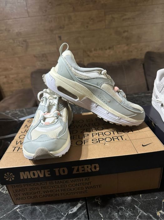 Продават се NIKE спортни обувки W AIR MAX BLISS NN GCEL