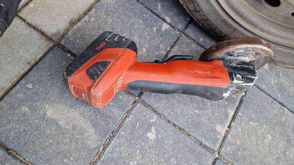 Продавам ъглошлайф Хилти