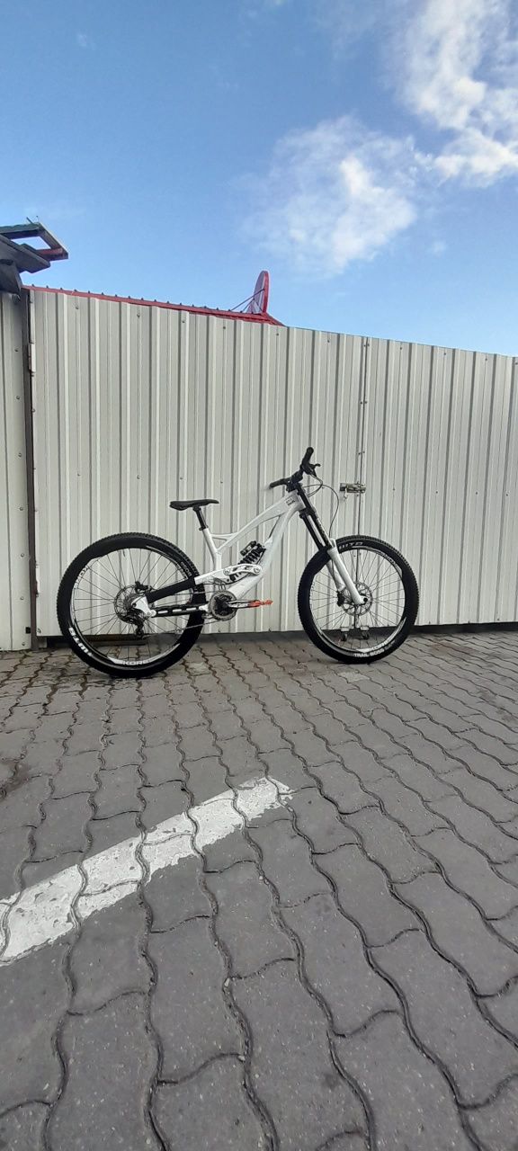 Bicicleta yt tuess downhill freeride