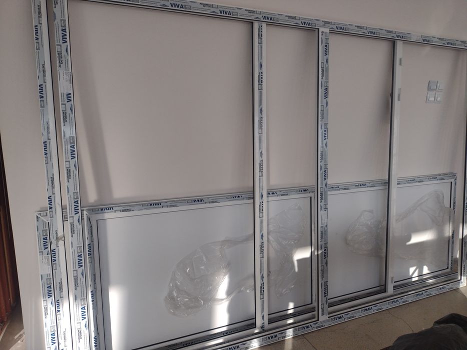 Продавам алуминиева стъклена  преграда 2бр, 300/290 и 630/290