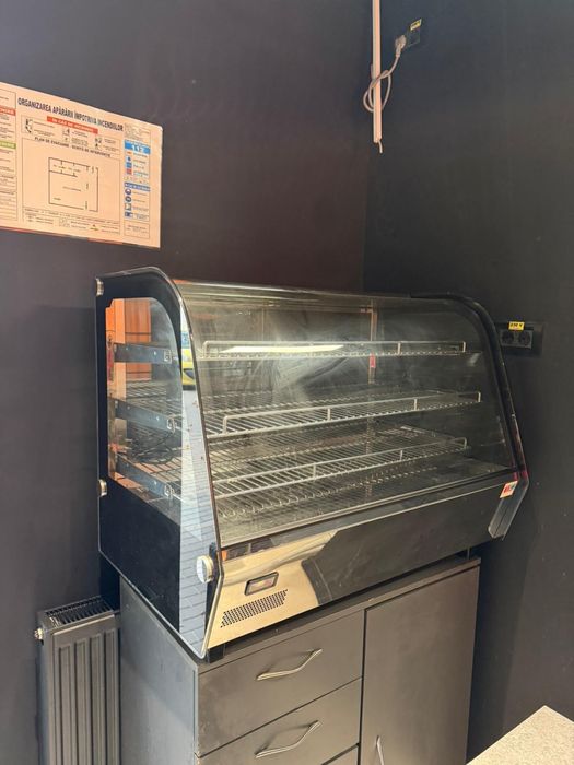 Vitrina calda ca noua