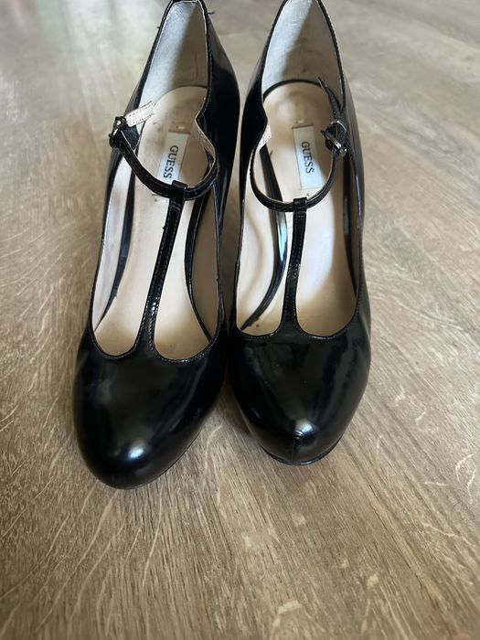 Дамски обувки на Guess 38