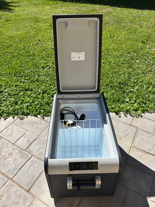 Dometic CFX35 Compressor Fridge Freezer – 12/24V & 230V – 36L