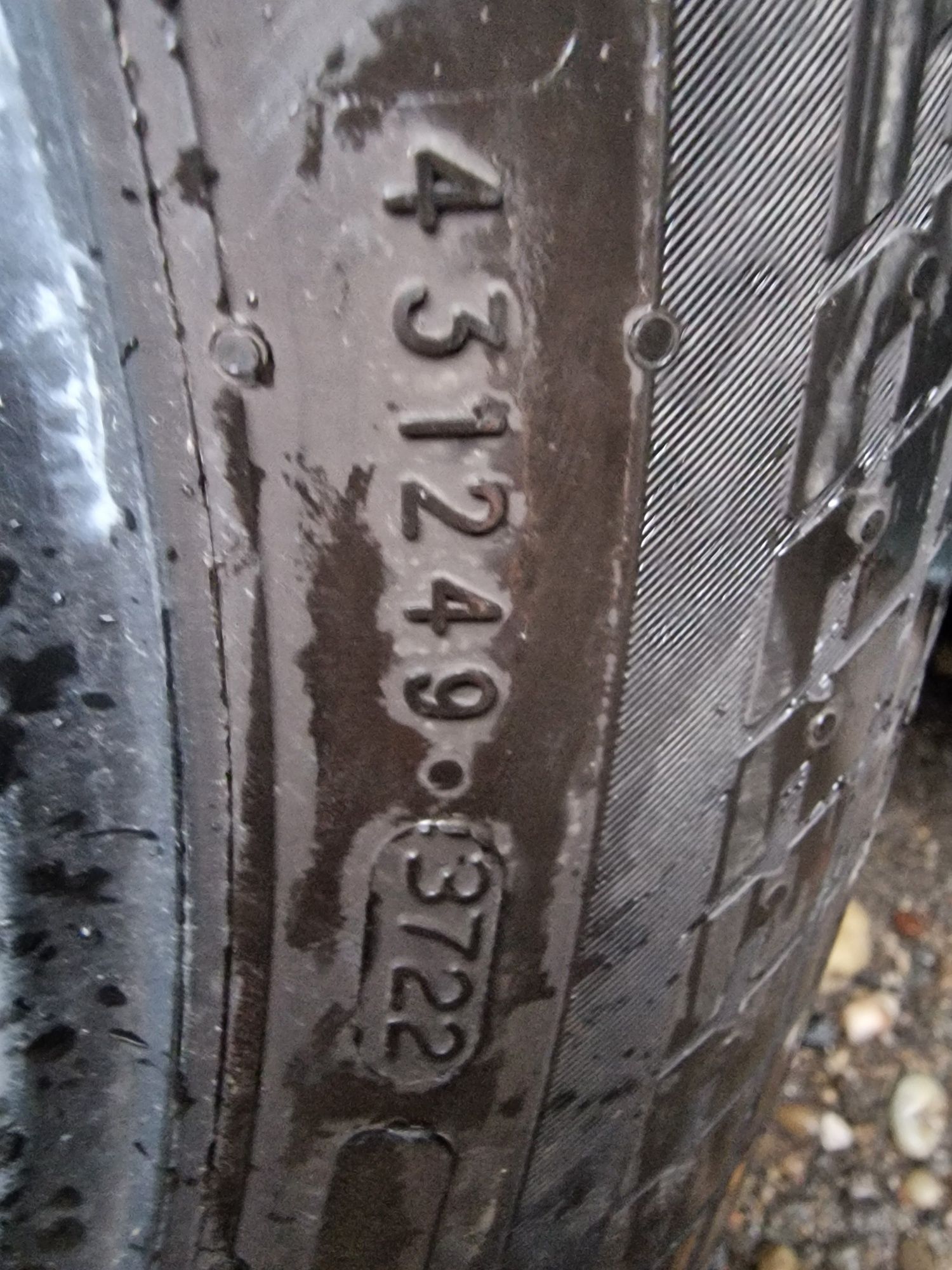 Anvelope 235/55R17 marca Nokian, DOT 2022