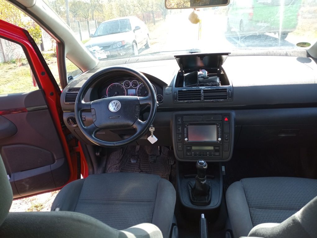 Proprietar vând Vw Sharan 7 locuri an 2006 1,9 tdi