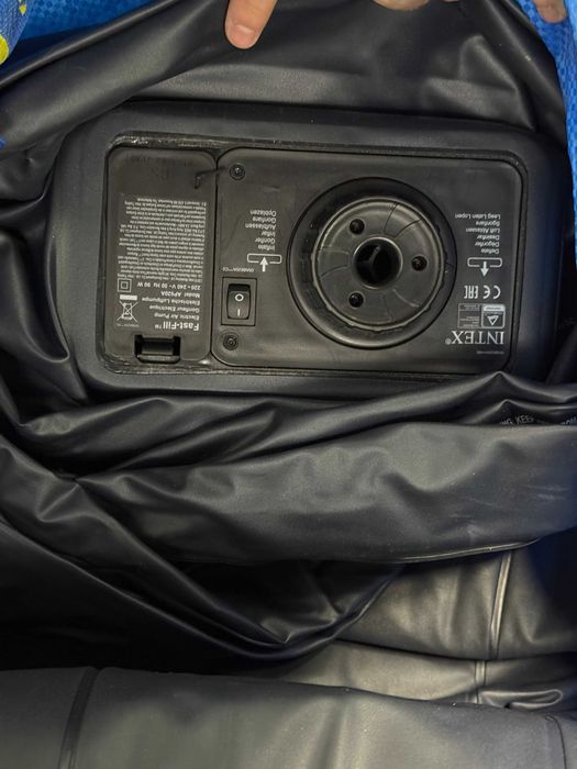 Saltea gonflabilă intex cu pompă incorporată