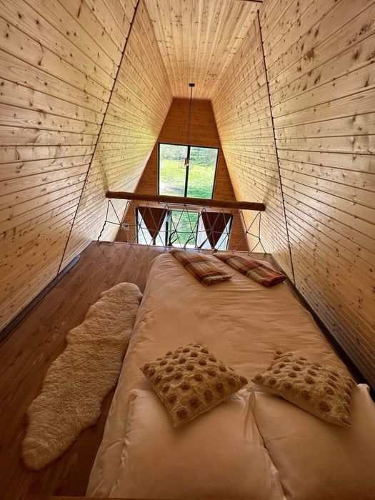 Vand case si cabane din lemn tip casa sau Aframe