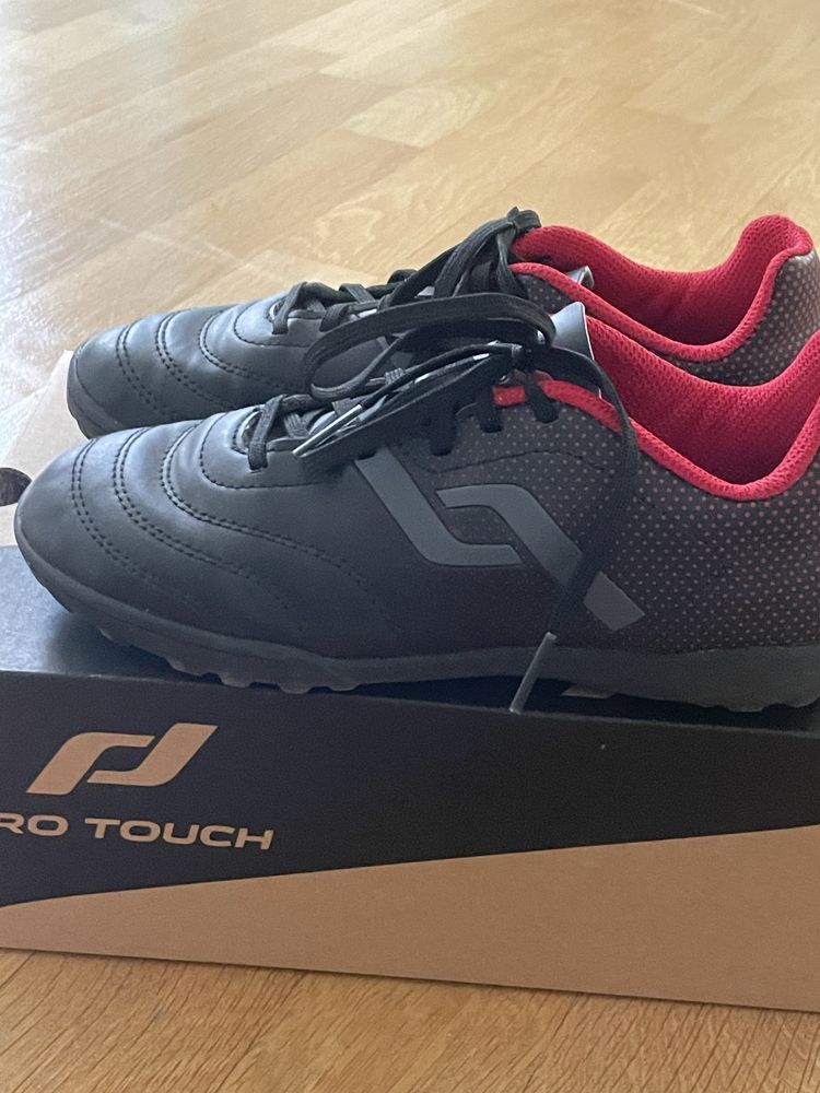 Футболни обувки/стоножки Pro Touch и Joma