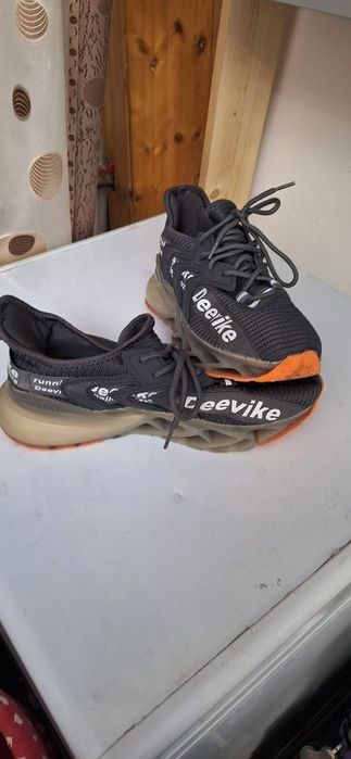 Adidasi Deevike pt alergat 42