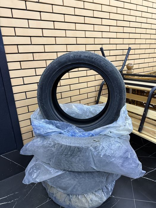 Продам шины липучка 215/55/R17
