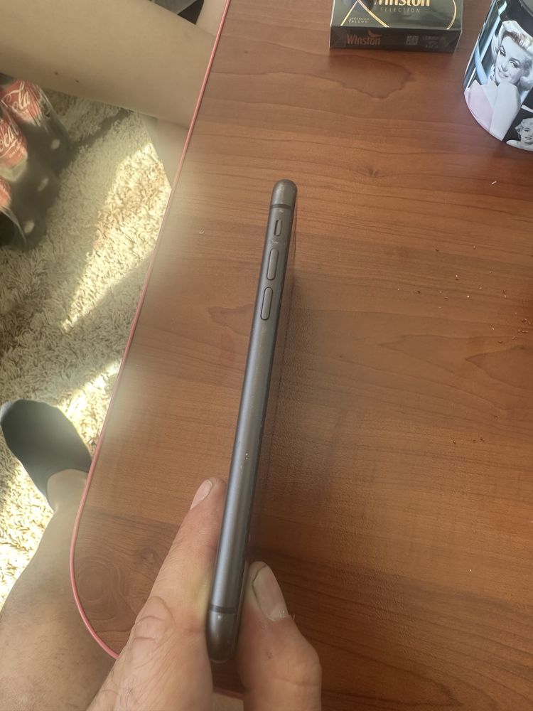 Продавам Iphone 11 64g
