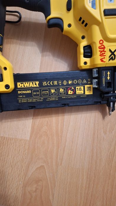 Vand Pistol cuie Dewalt DCN680