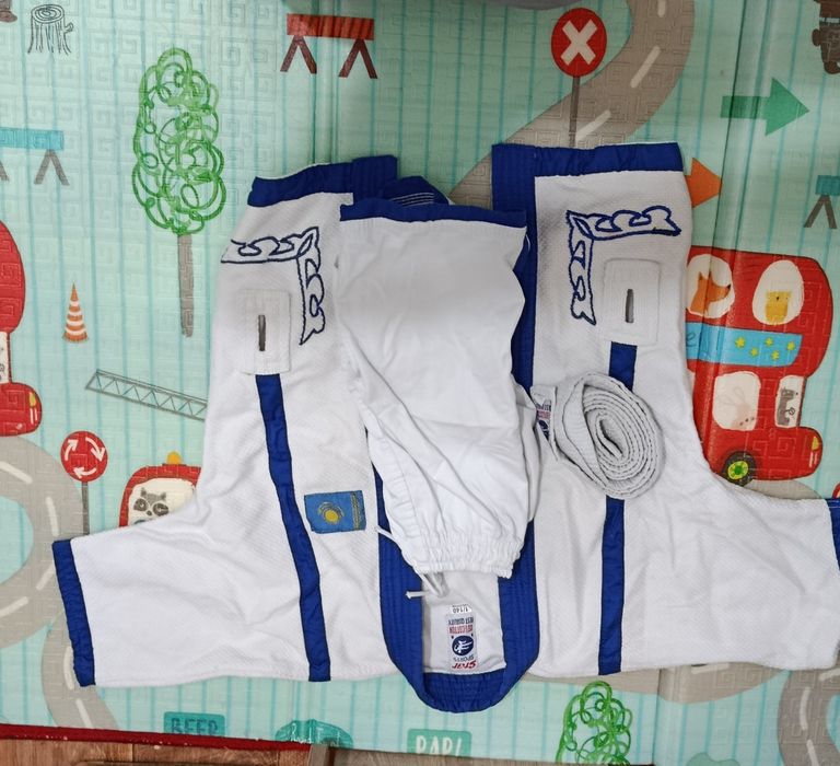 Продам кимано для қазақша күрес в хорошем состаяни как новае дыр нет